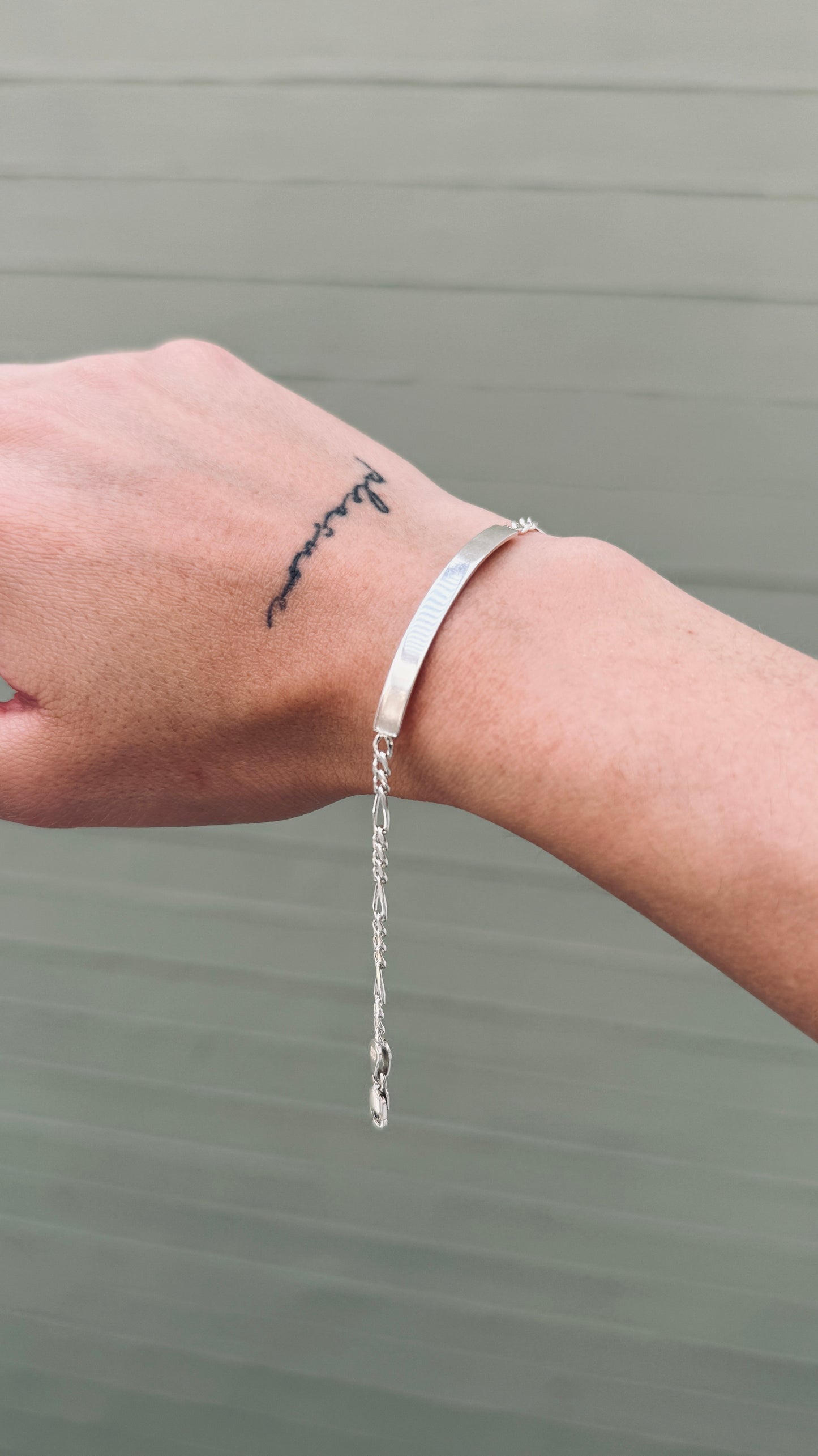 Pulseras con placa Plata