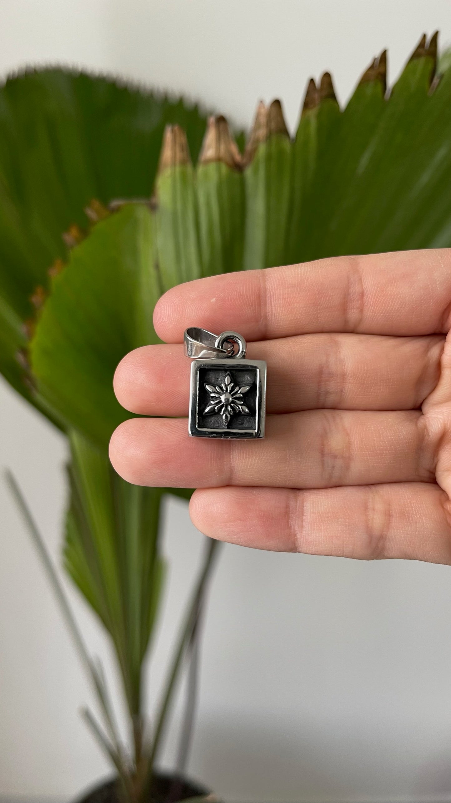 Dije Cubo Estrella